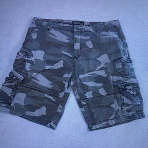 Men's Gray Camo Cargo Shorts